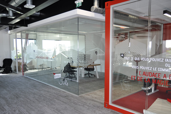 Entreprise vitrophanie vitrine Avion (62210)